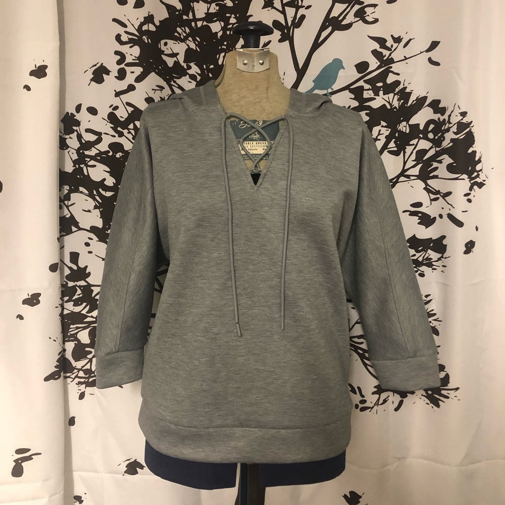 🎊BOGO SALE🎊 Grey athletic sweatshirt with a hood
